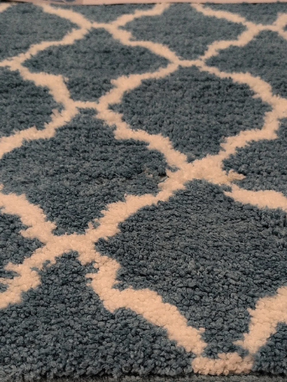 Comfort Bay Teal and White Moroccan-Style Microfiber Bath Mat Rug